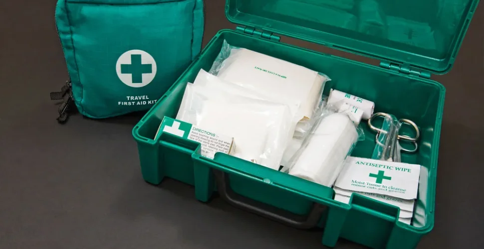 Traveling: How to Pack a Professional First Aid Kit